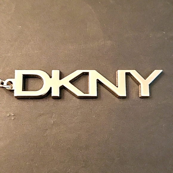FLASH SALE! NEW DKNY Purse Charm/Keychain! Silver-tone Logo - Picture 5 of 7